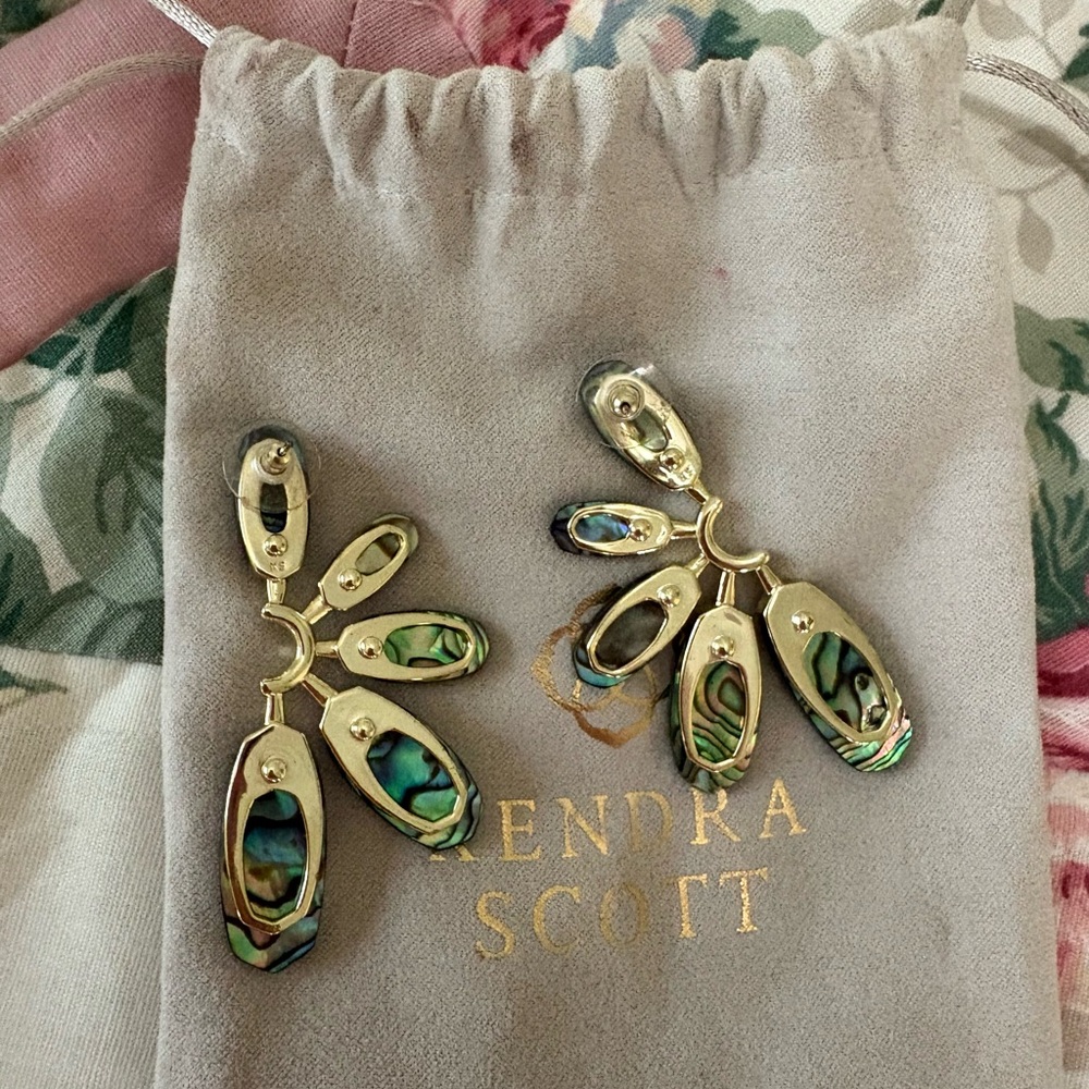 Kendra Scott Ashlyn Shell Half Flower Statement Earrings - Picture 4 of 4